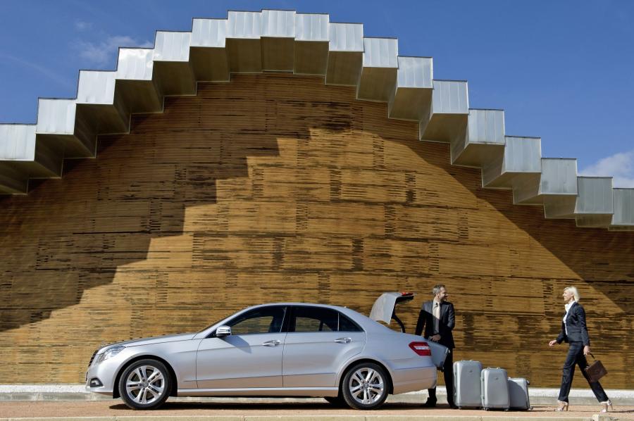  Mercedes-Benz E-Class 2010 года  (фото 32 из 128)
